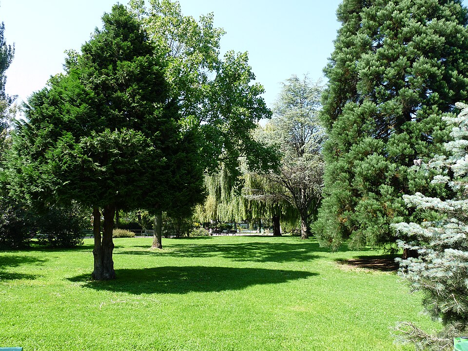 A photograph of square Emmanuel-Fleury