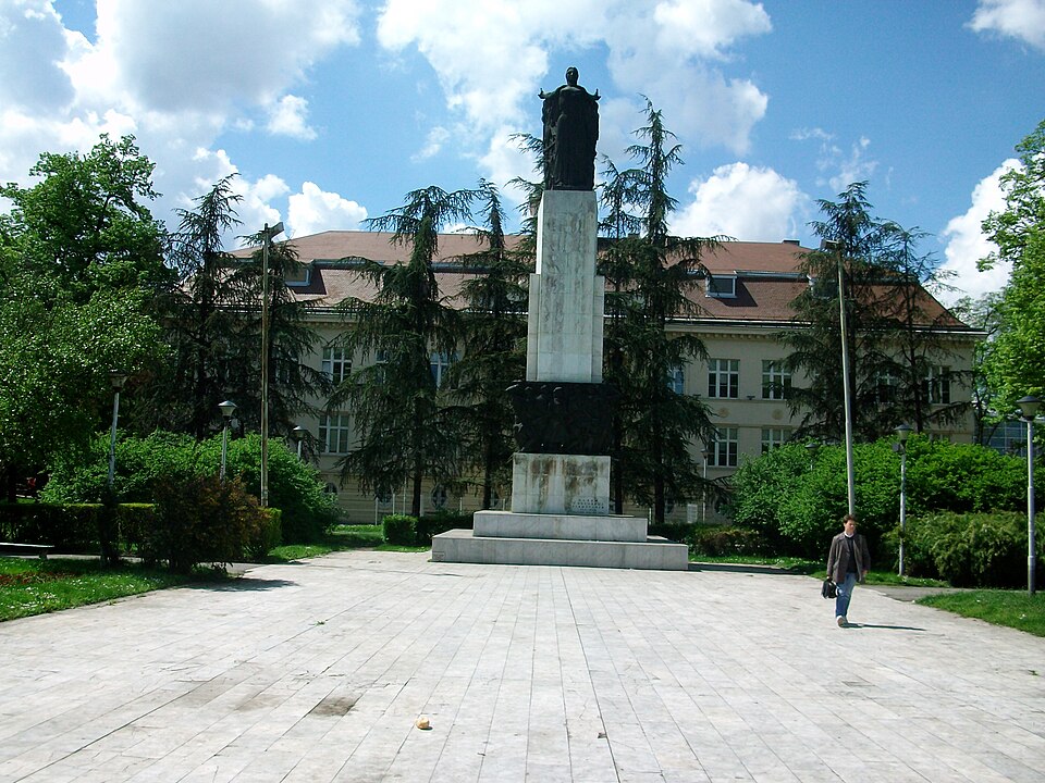 A photograph of Monument to those killed in the People's Revolution 1941-1945.