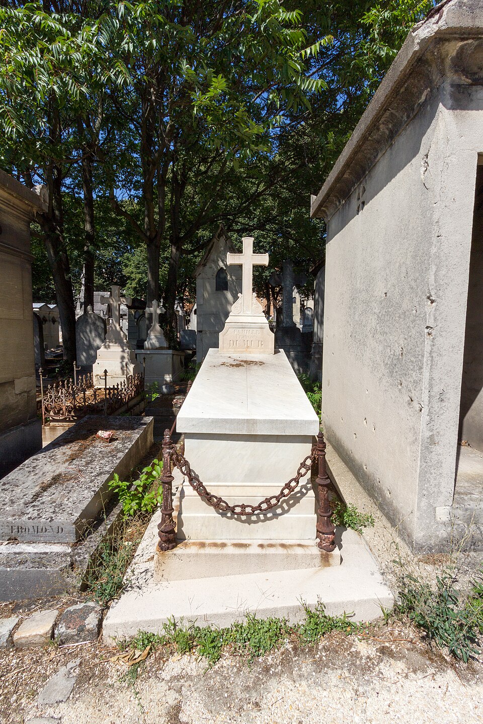 A photograph of Grave of Dumur