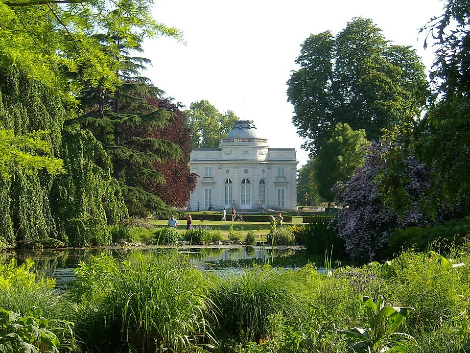 A photograph of Parc de Bagatelle