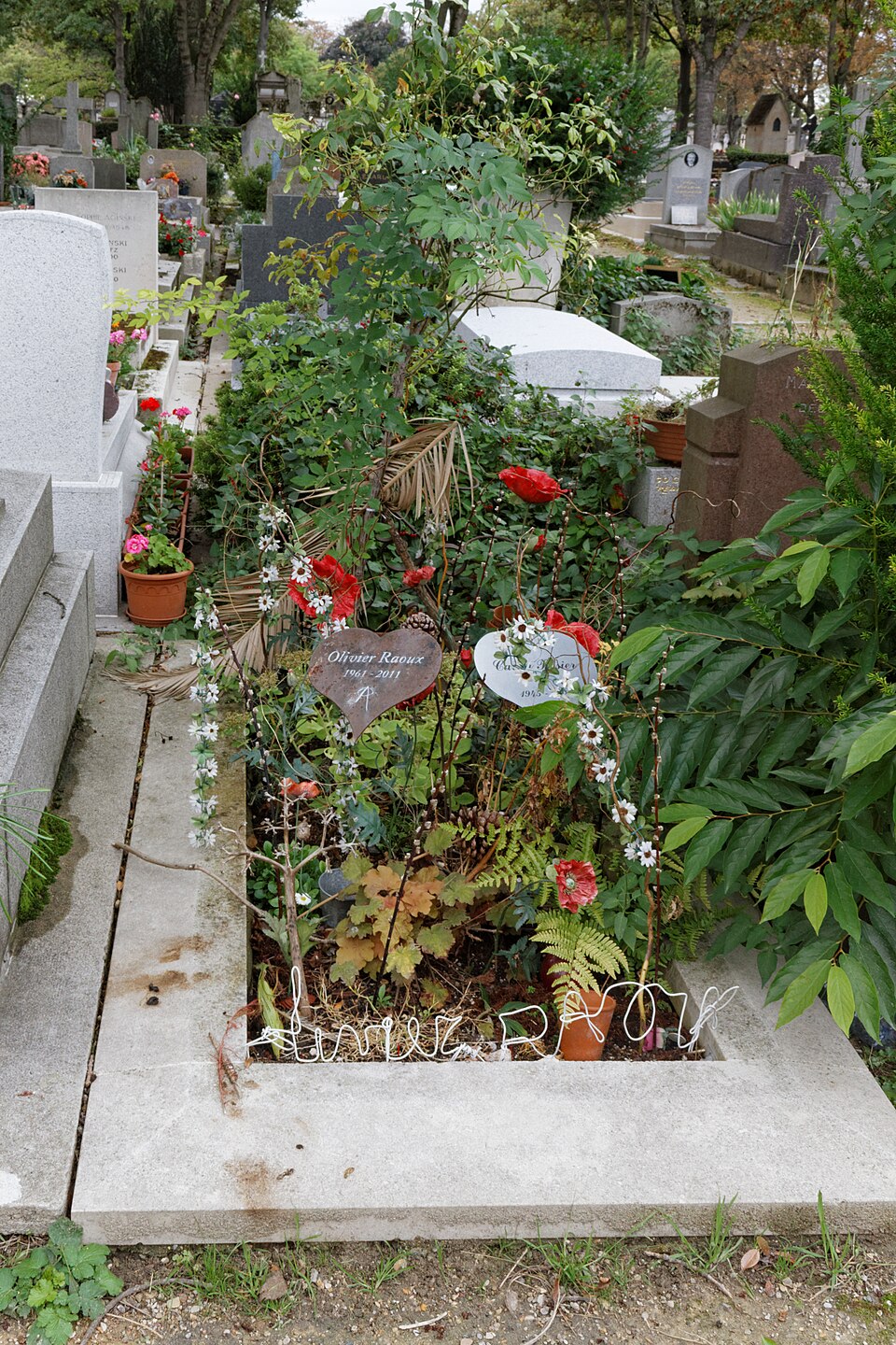 A photograph of Grave of Raoux