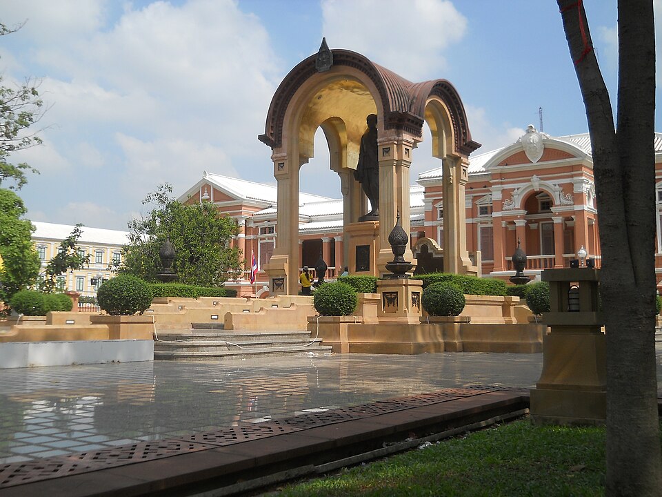 A photograph of Saranrom Palace