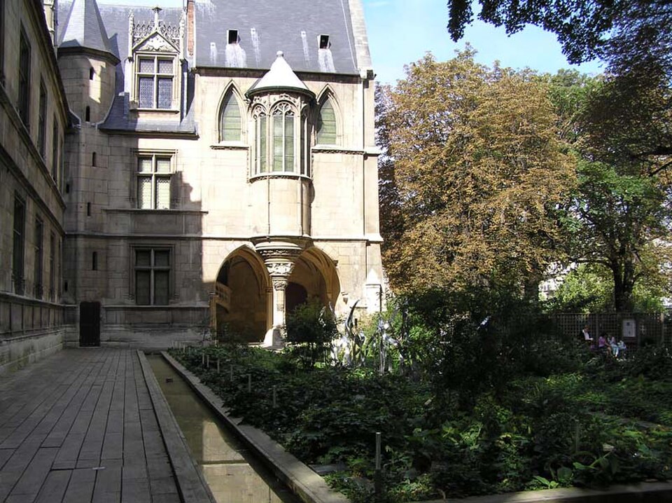 A photograph of jardin du musée de Cluny