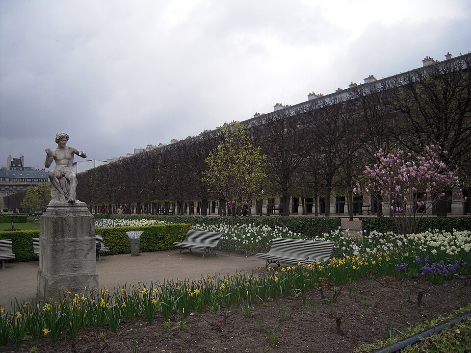 A photograph of Palais-Royal