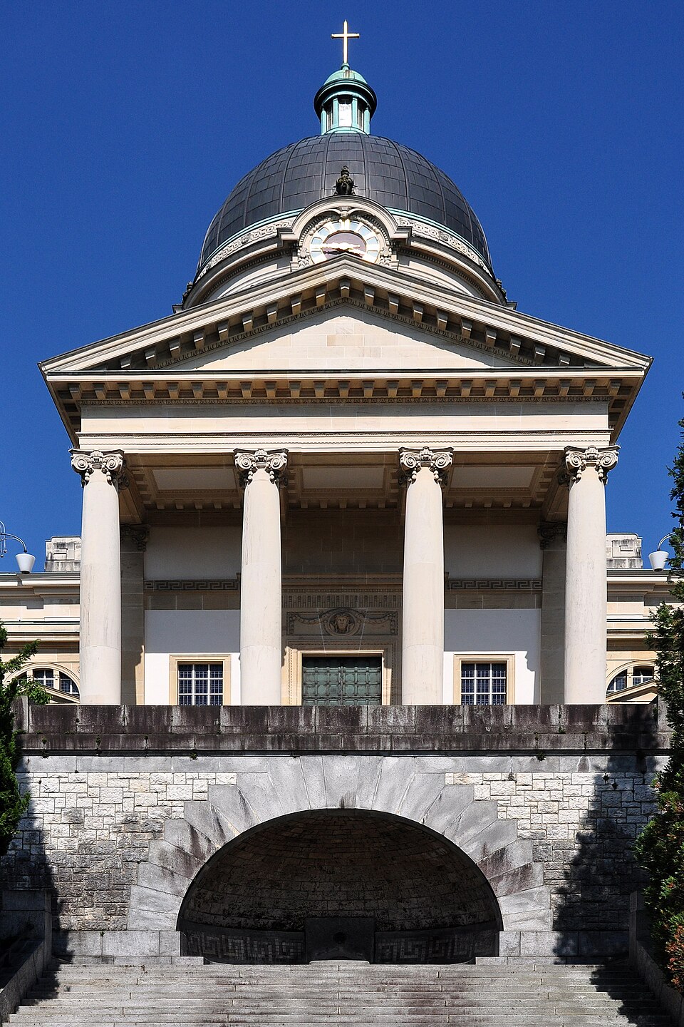 A photograph of Reformed Church of the Holy Cross