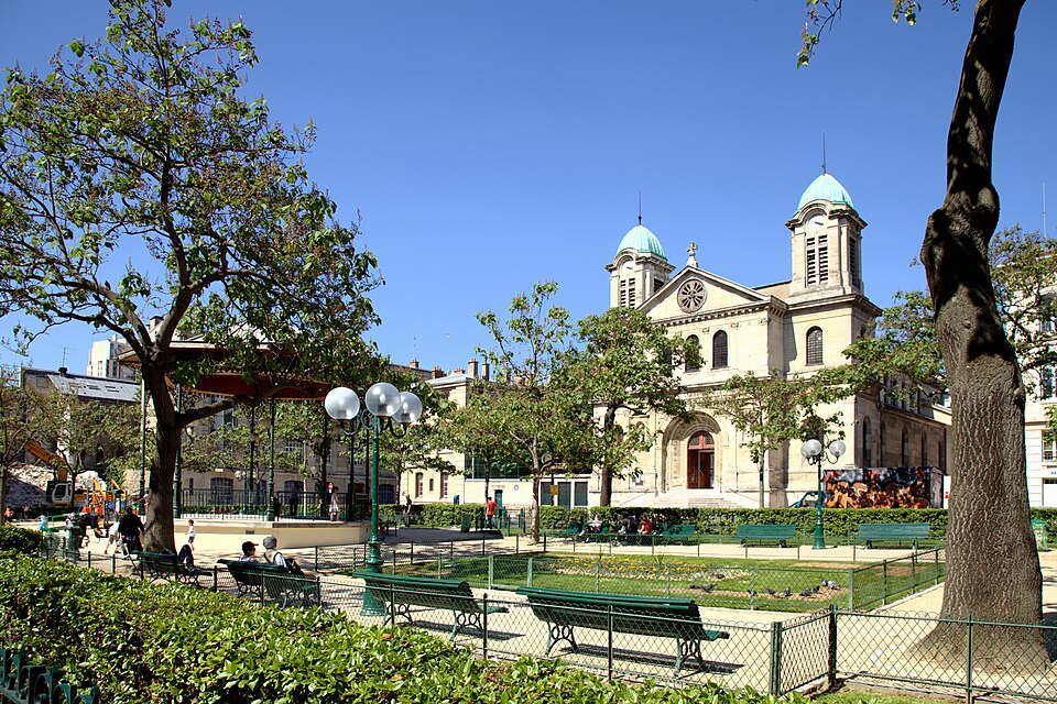 A photograph of square Serge Reggiani