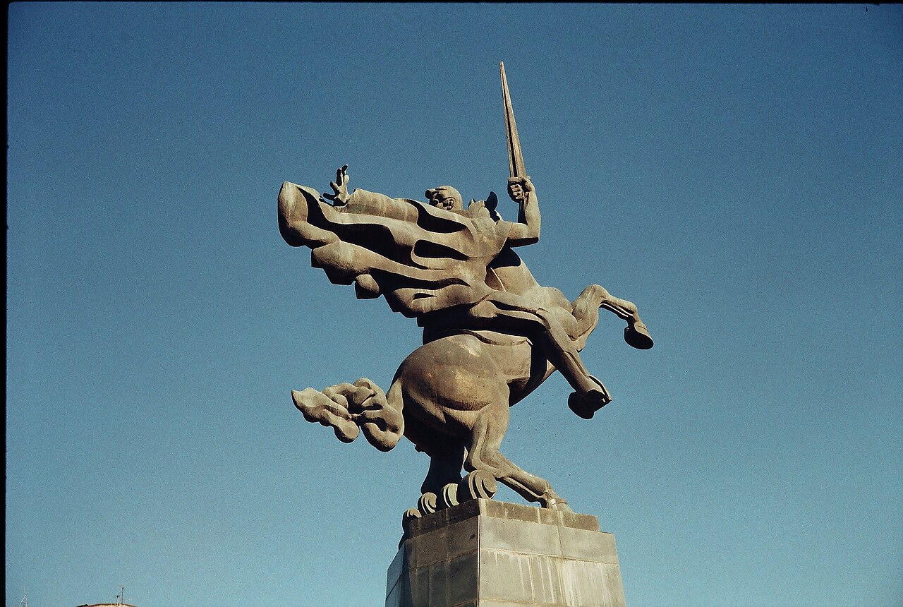 Una fotografia di Hayk Bzhishkyan statue