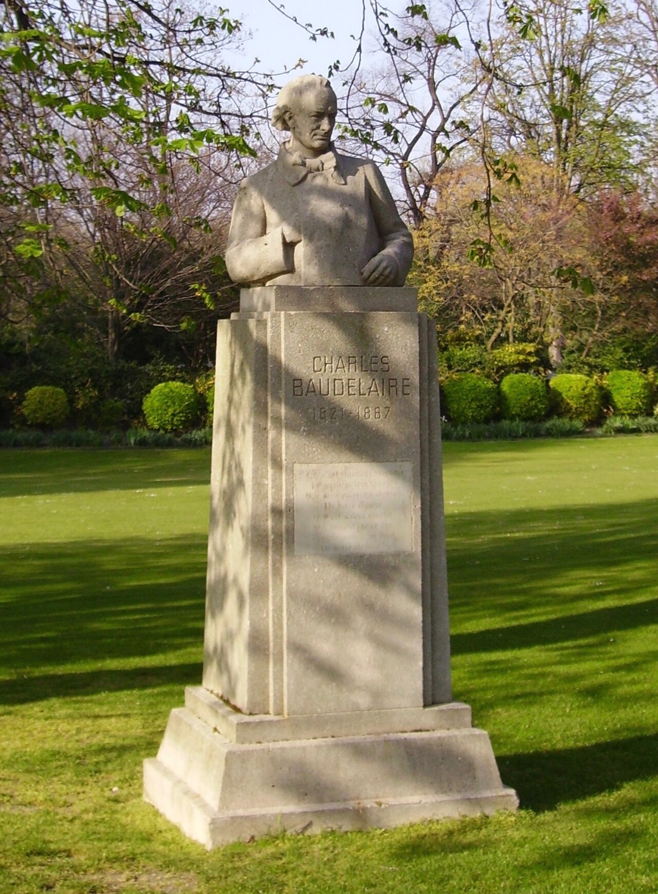 Charles Baudelaire Heykeli
