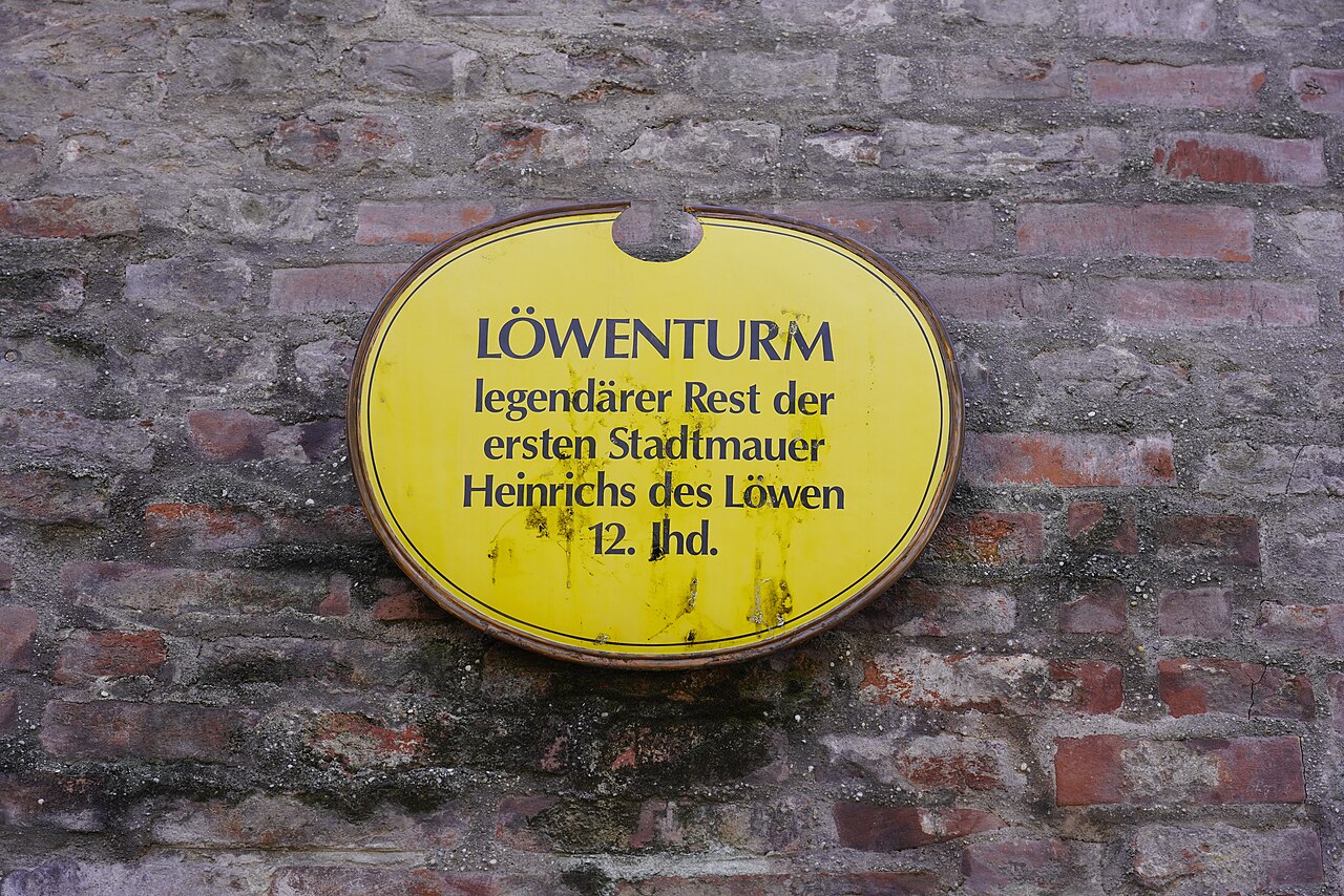 Una fotografía de Löwenturm