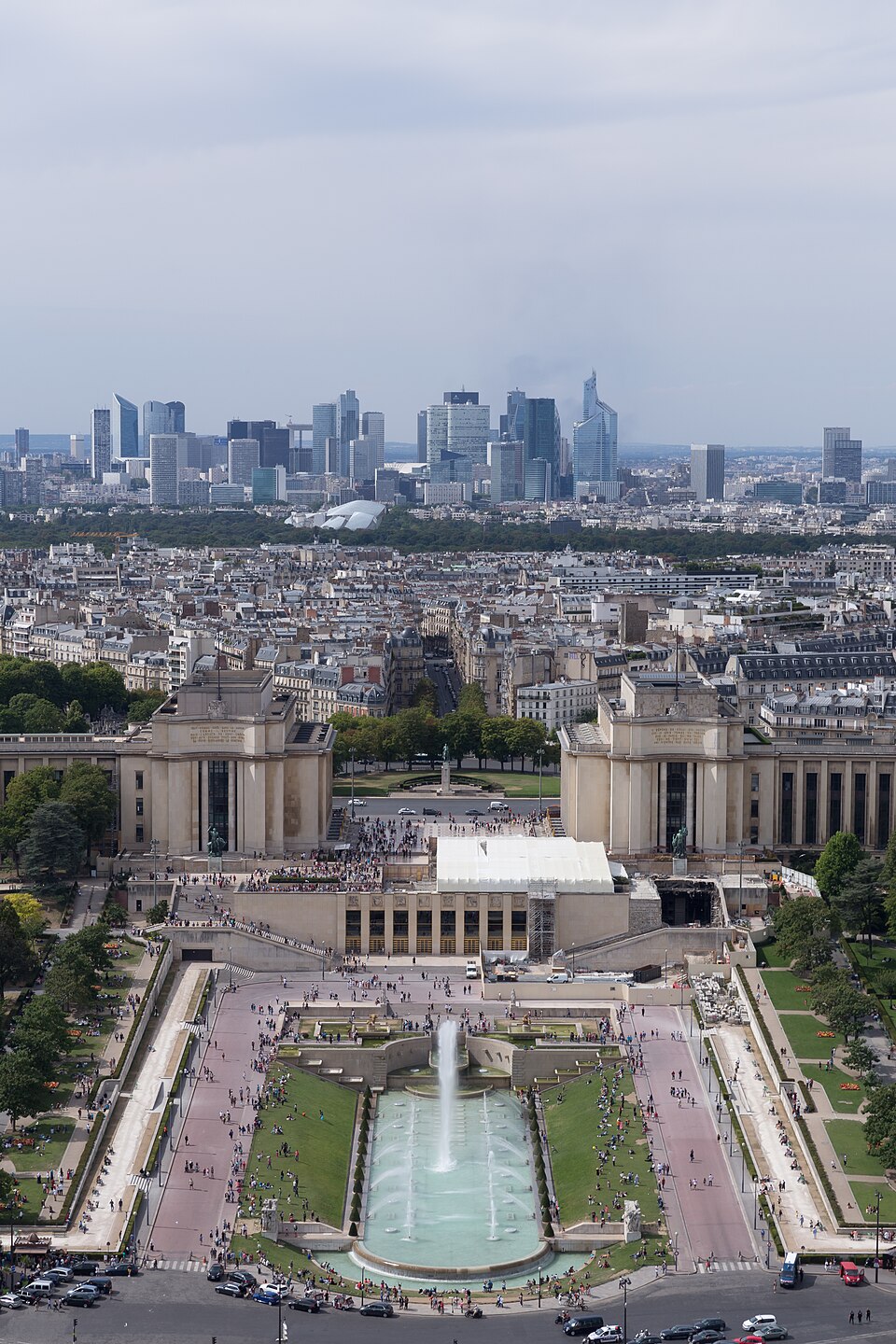 A photograph of jardins du Trocadéro