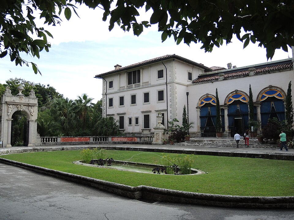 A photograph of Vizcaya Museum and Gardens