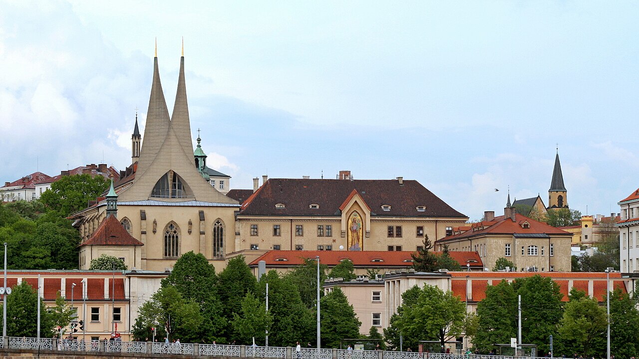 صورة Emauzský klášter