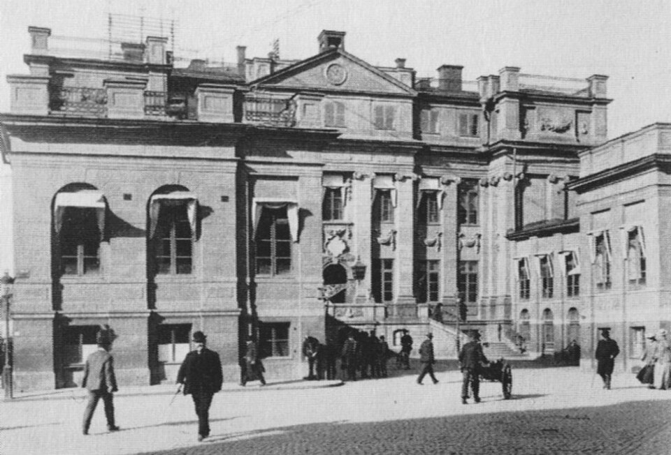 A photograph of Bonde Palace