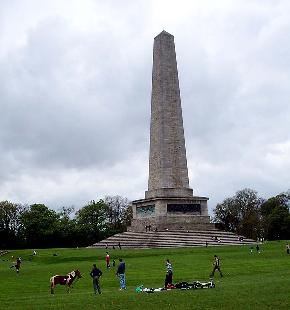 A photograph of Wellington Monument