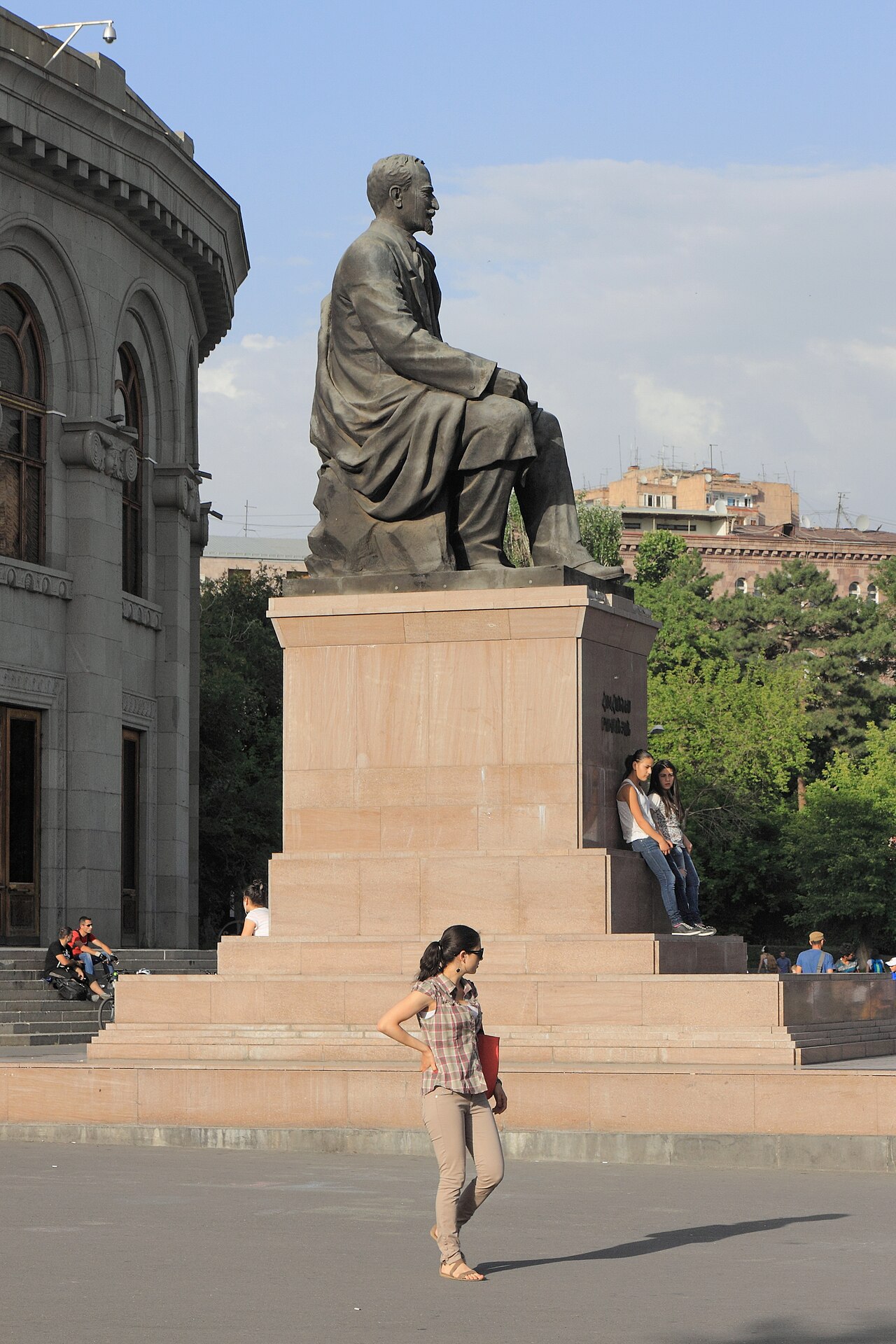 صورة Hovhannes Tumanyan monument