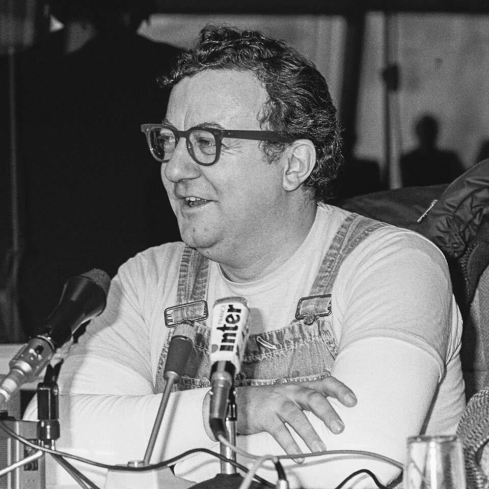 A photograph of Coluche