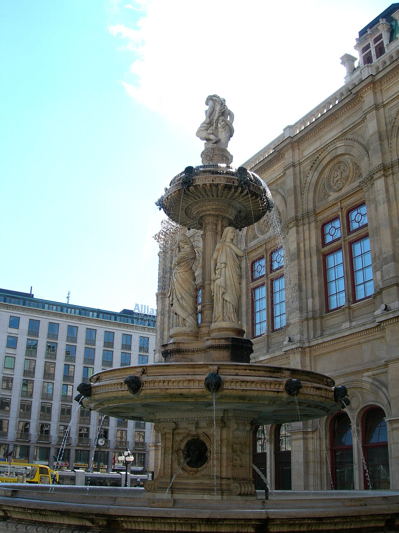 Opernbrunnen