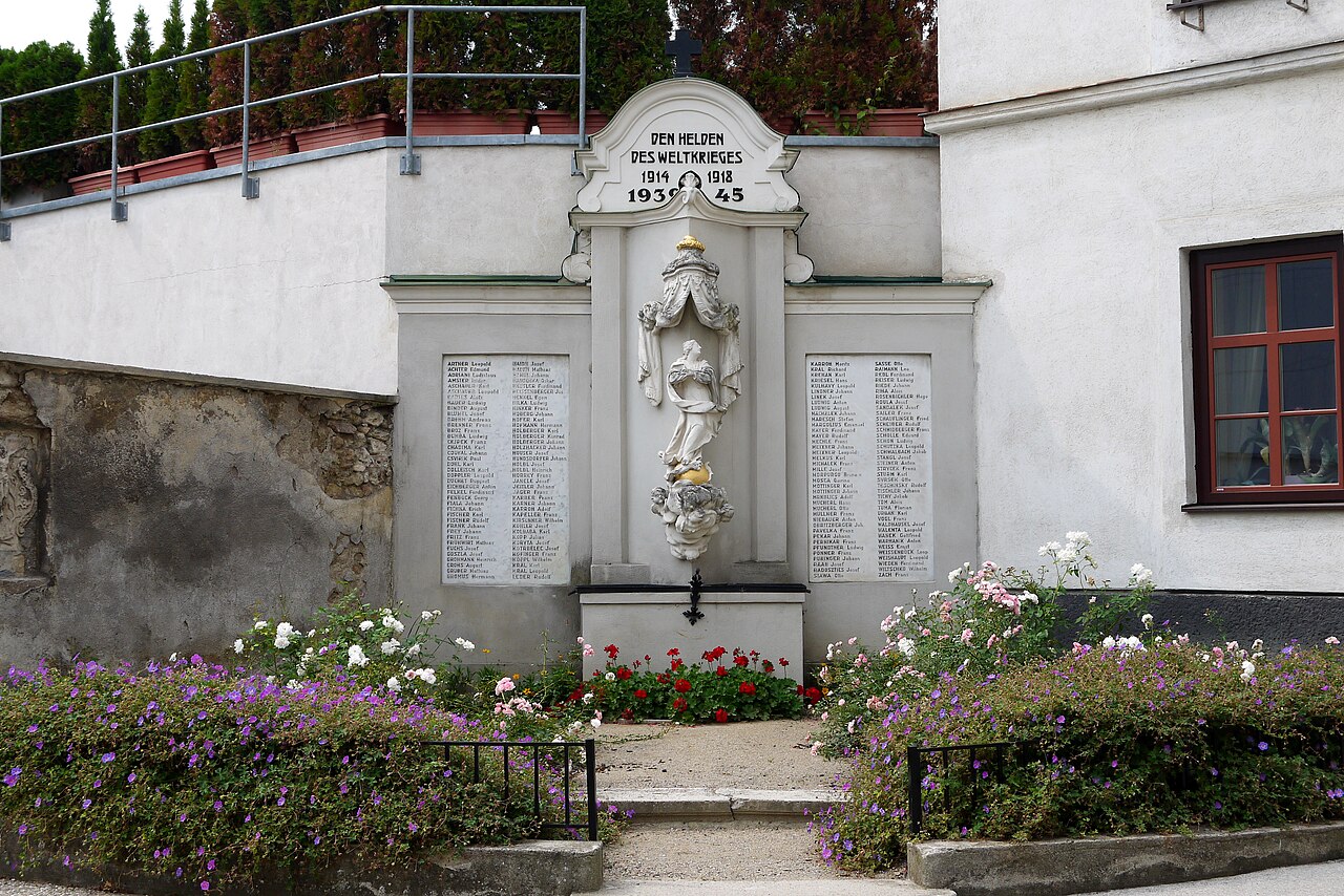 Atzgersdorf War Memorial의 사진