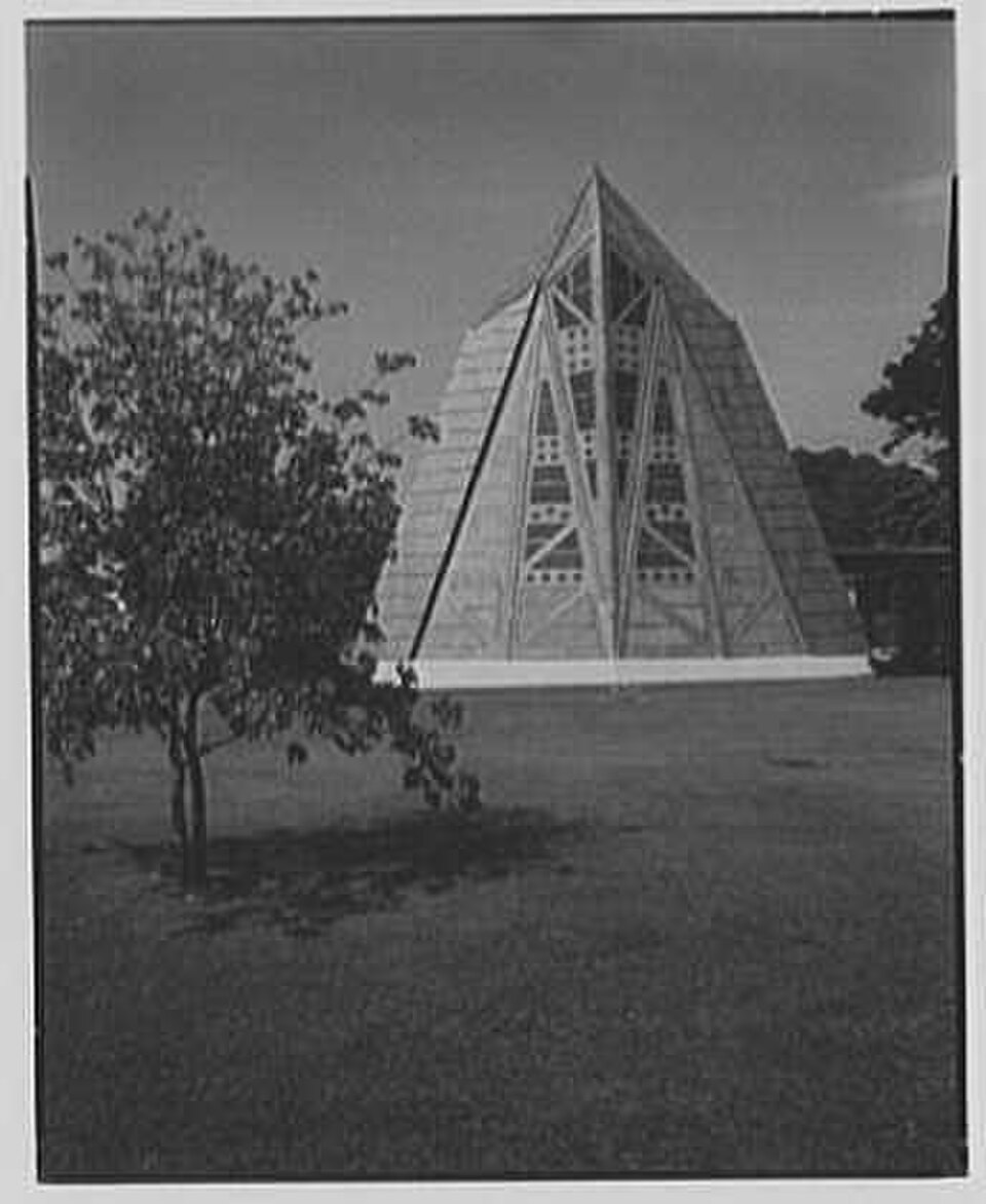 A photograph of First Presbyterian Church