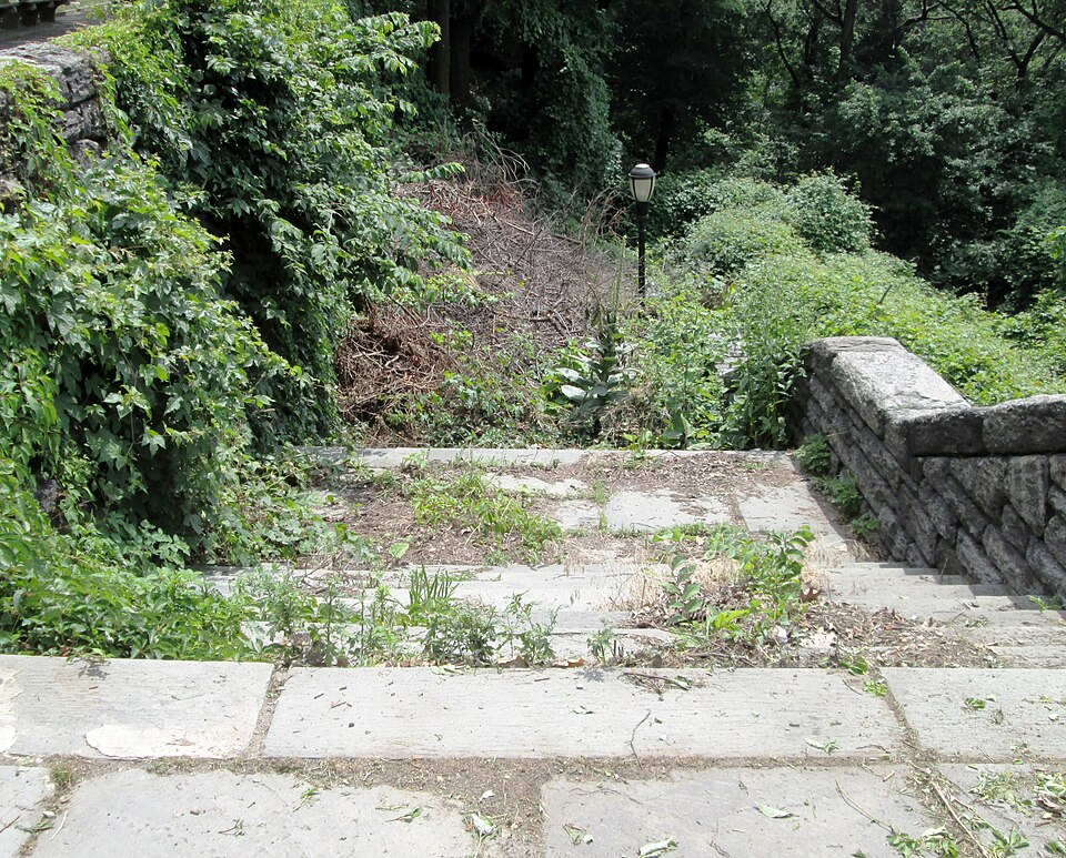 A photograph of Fort Tryon Park