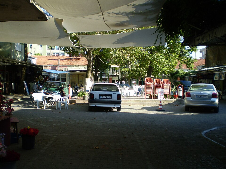 A photograph of Gördes Ulu Cami
