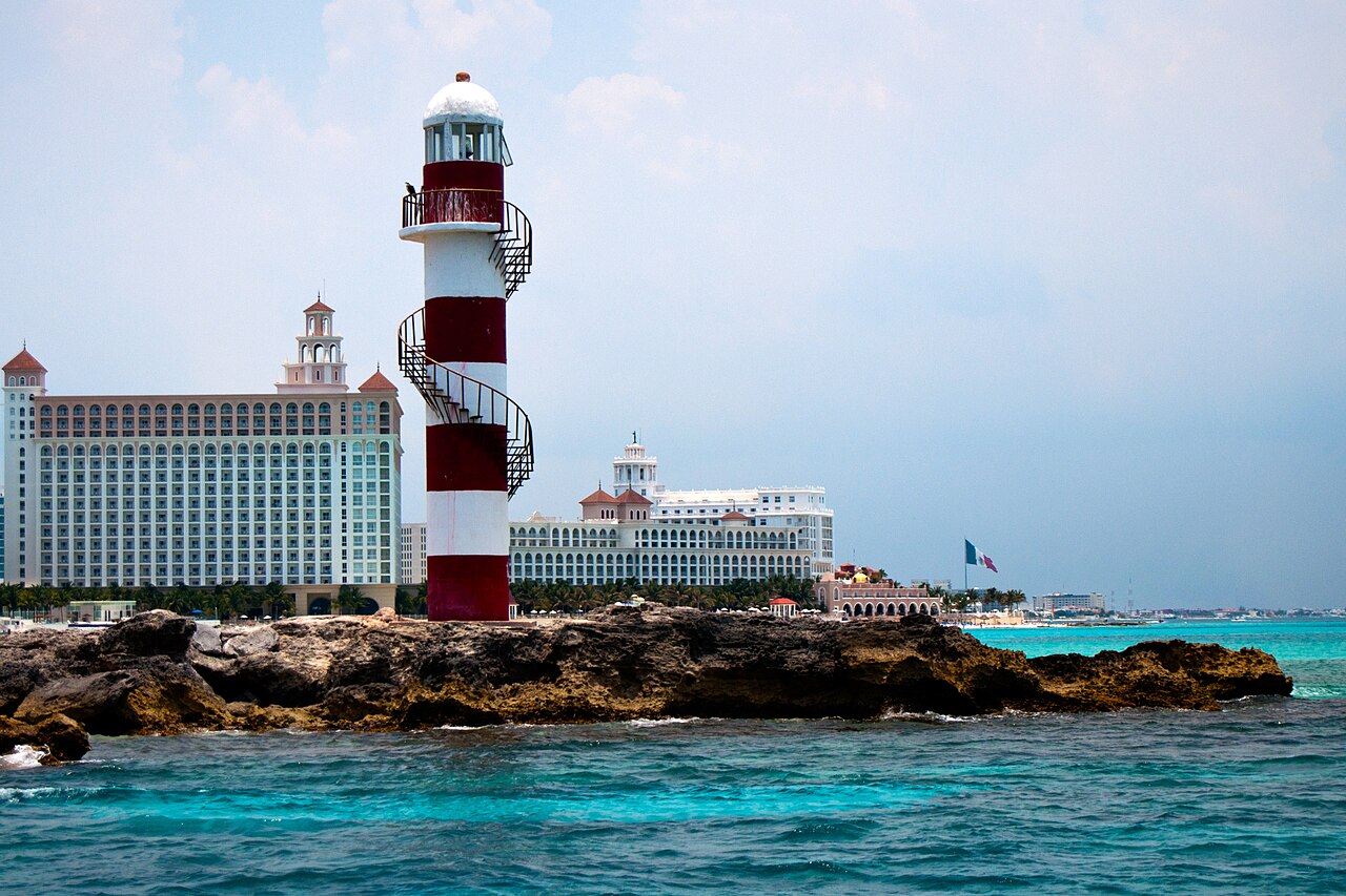 Punta Cancun lighthouse fotoğrafı