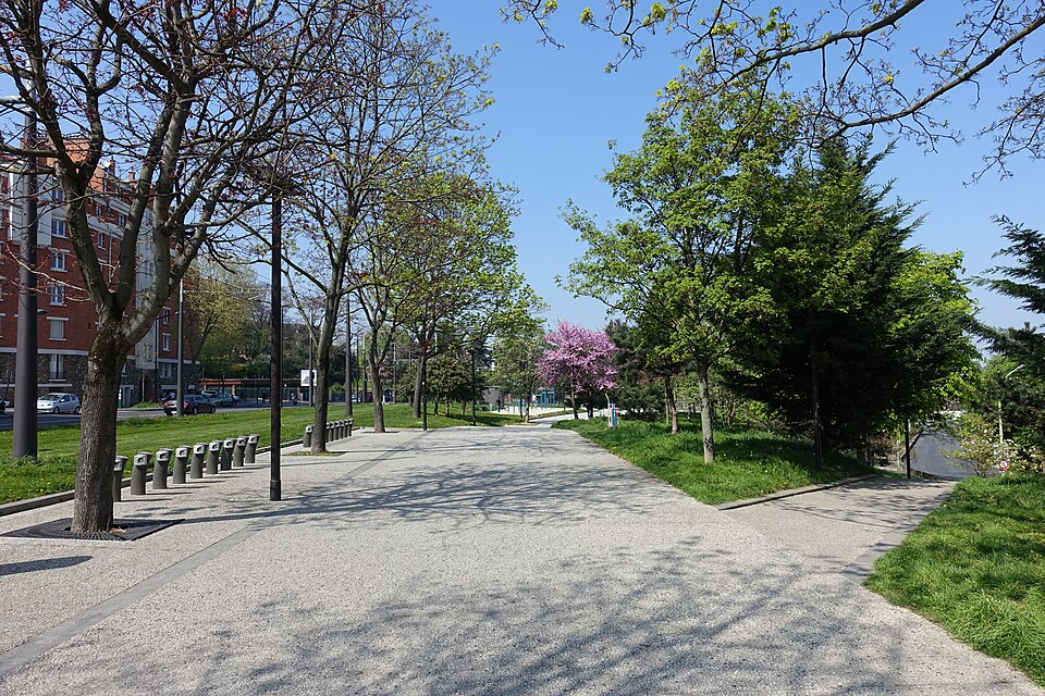 A photograph of square d'Algérie