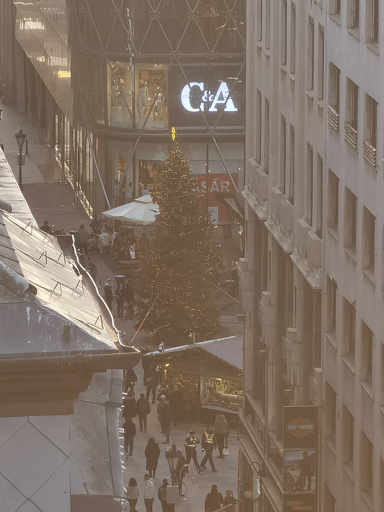 Une photographie de Vorosmarty Square