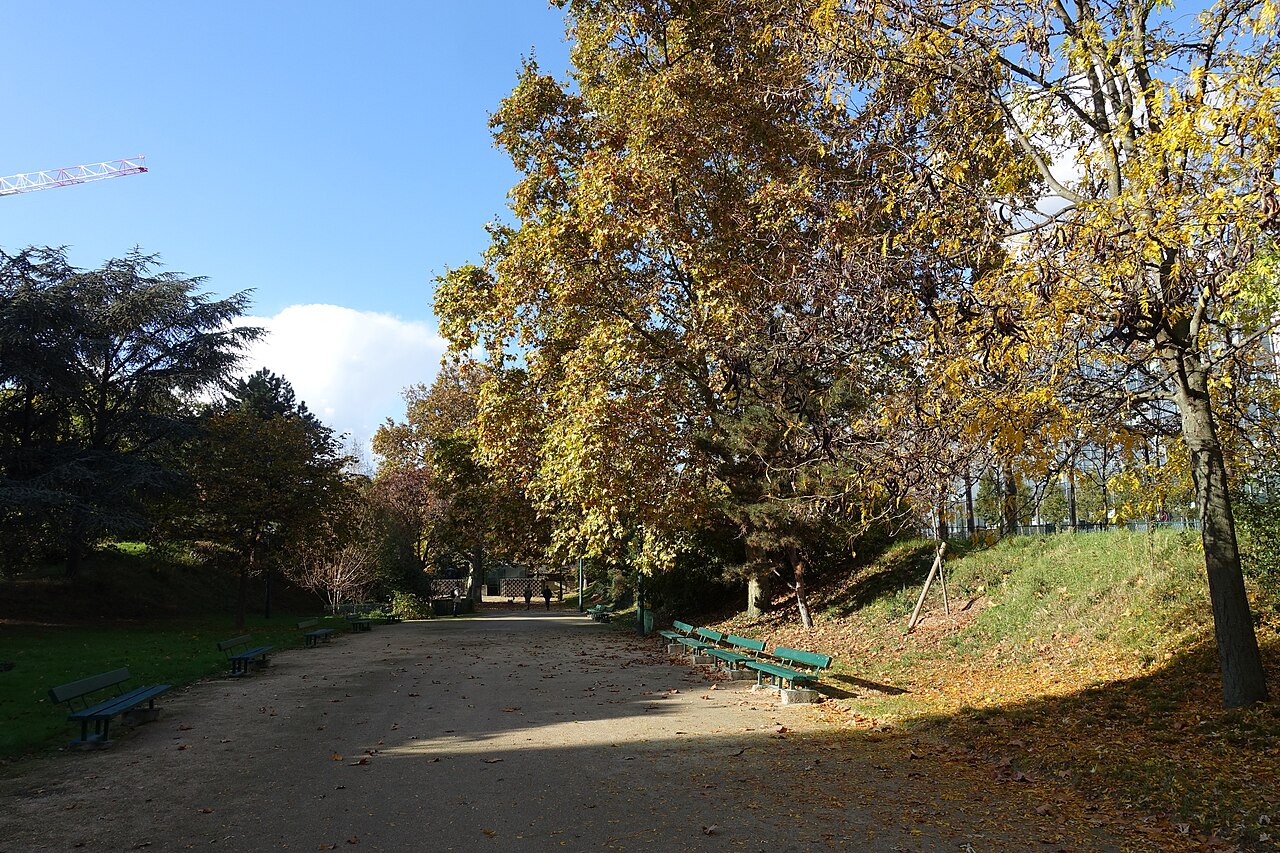 Carlo-Sarrabezolles Bahçe-Meydanı