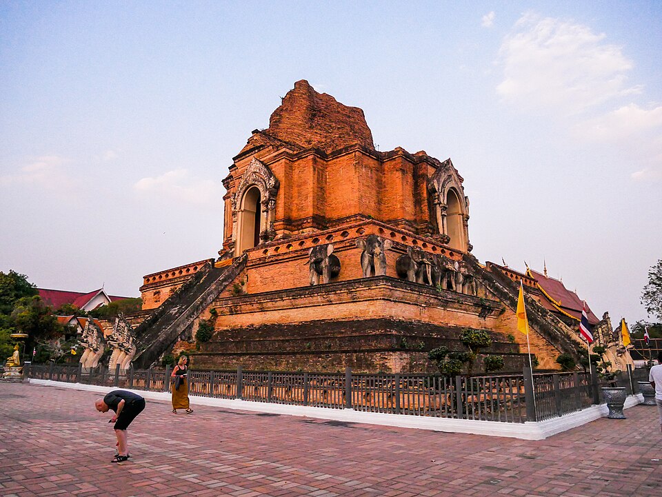 A photograph of Wat Chedi Luang