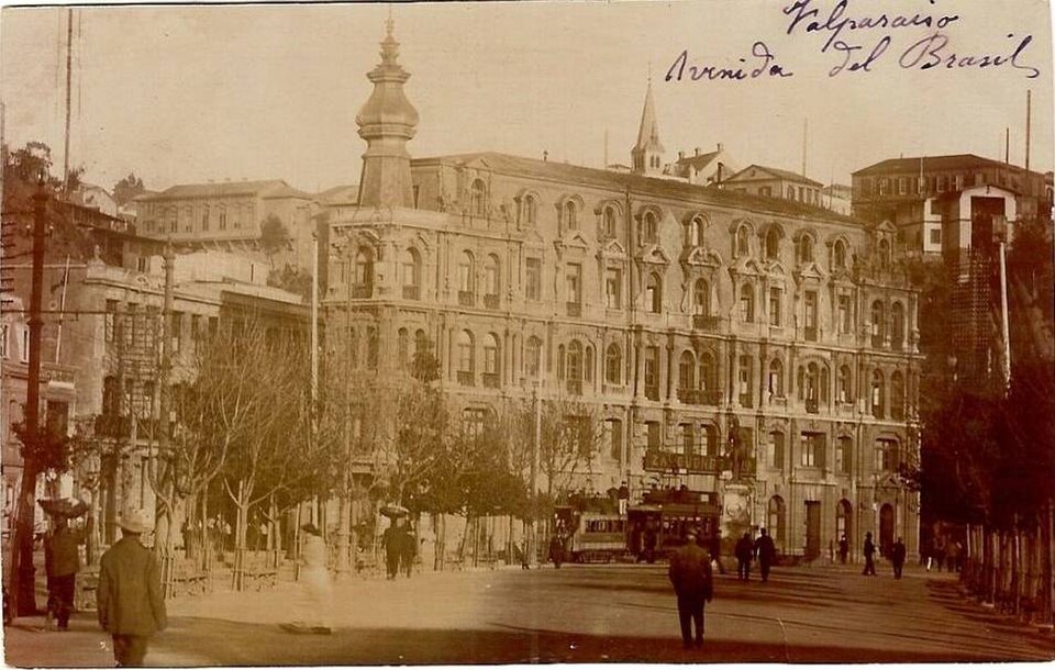 A photograph of Plaza Esmeralda