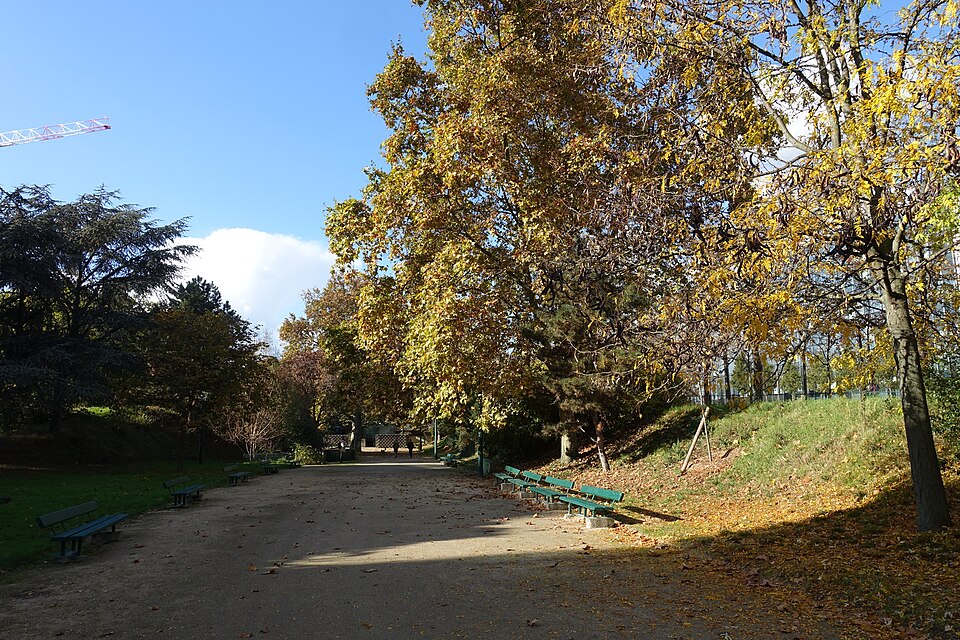 A photograph of square Carlo-Sarrabezolles