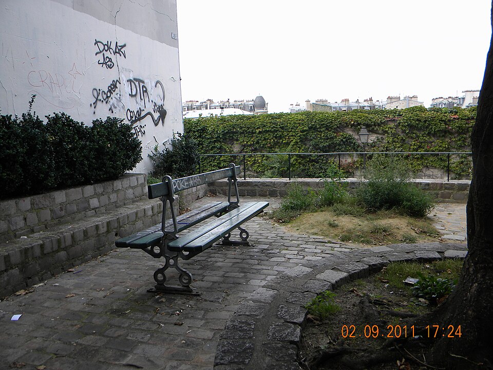 A photograph of Square Roland Dorgelès