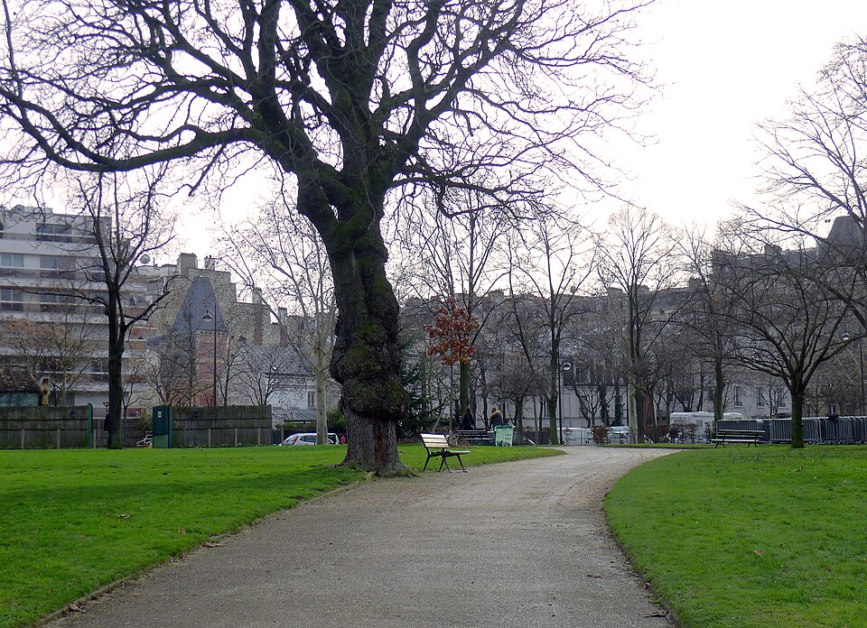 A photograph of square Alexandre-et-René-Parodi