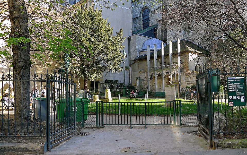A photograph of square Laurent-Prache