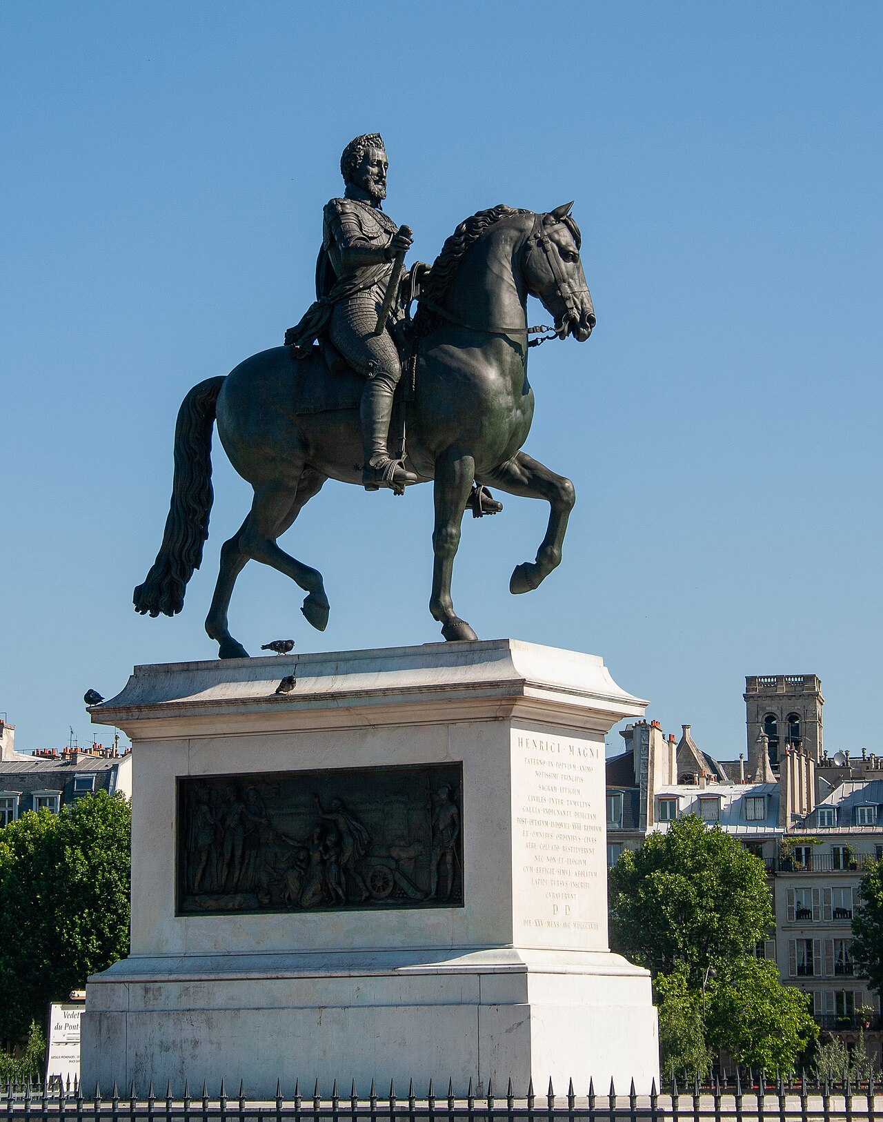 Equestrian statue of Henry IV fotoğrafı