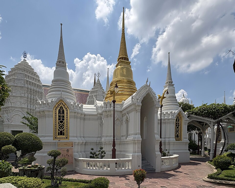 A photograph of Wat Ratchabophit Royal Cemetery