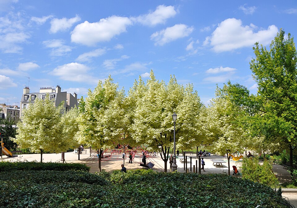 A photograph of square Léon-Serpollet