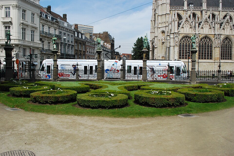 A photograph of Square du Petit Sablon - Kleine Zavelsquare