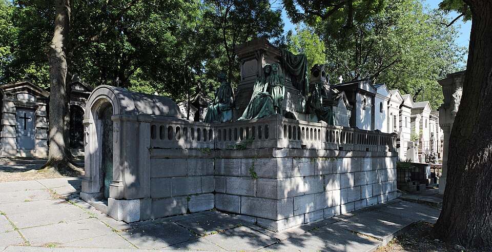 A photograph of Grave of Errazu