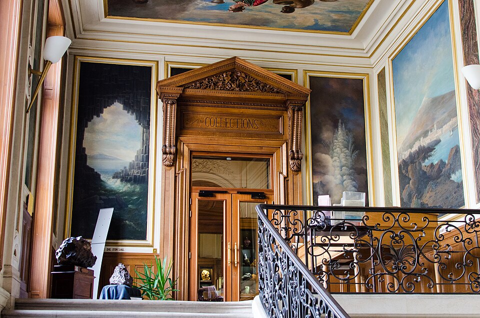 A photograph of Musée de Minéralogie