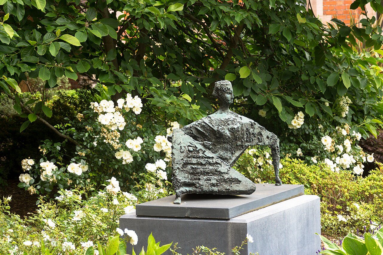 A photograph of Reclining Figure
