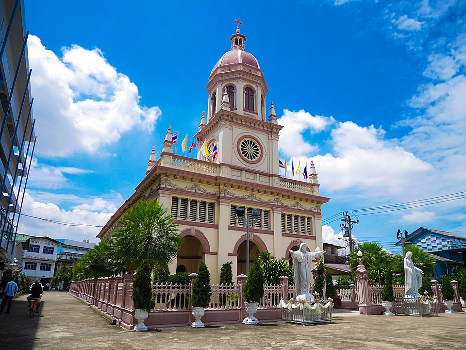 A photograph of Santa Cruz Church