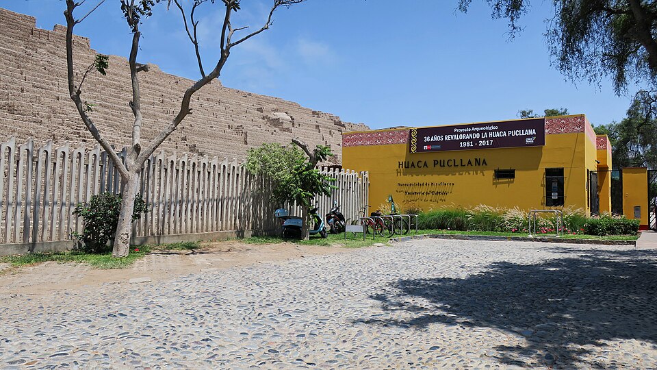 A photograph of Museo de Sitio Huaca Pucllana