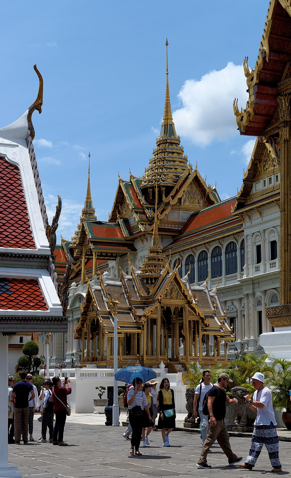 A photograph of Chakri Maha Prasat Throne Hall
