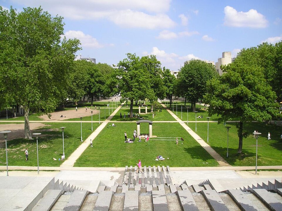 A photograph of parc de Bercy