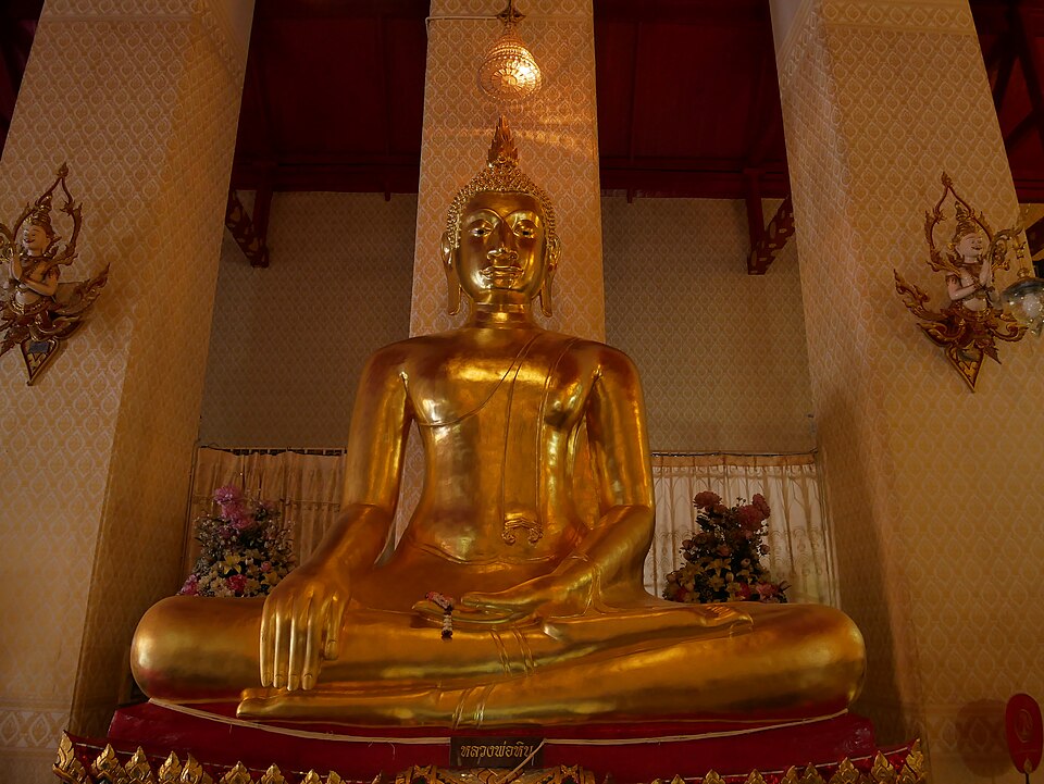 A photograph of Wat Mahathat Yuwaratrangsarit