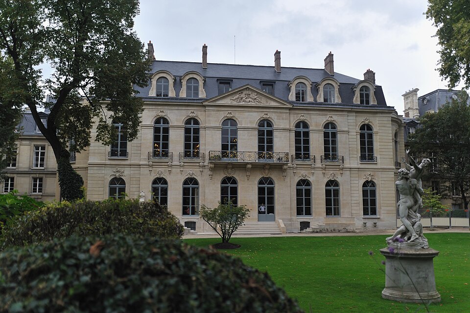 A photograph of Hôtel de Villeroy