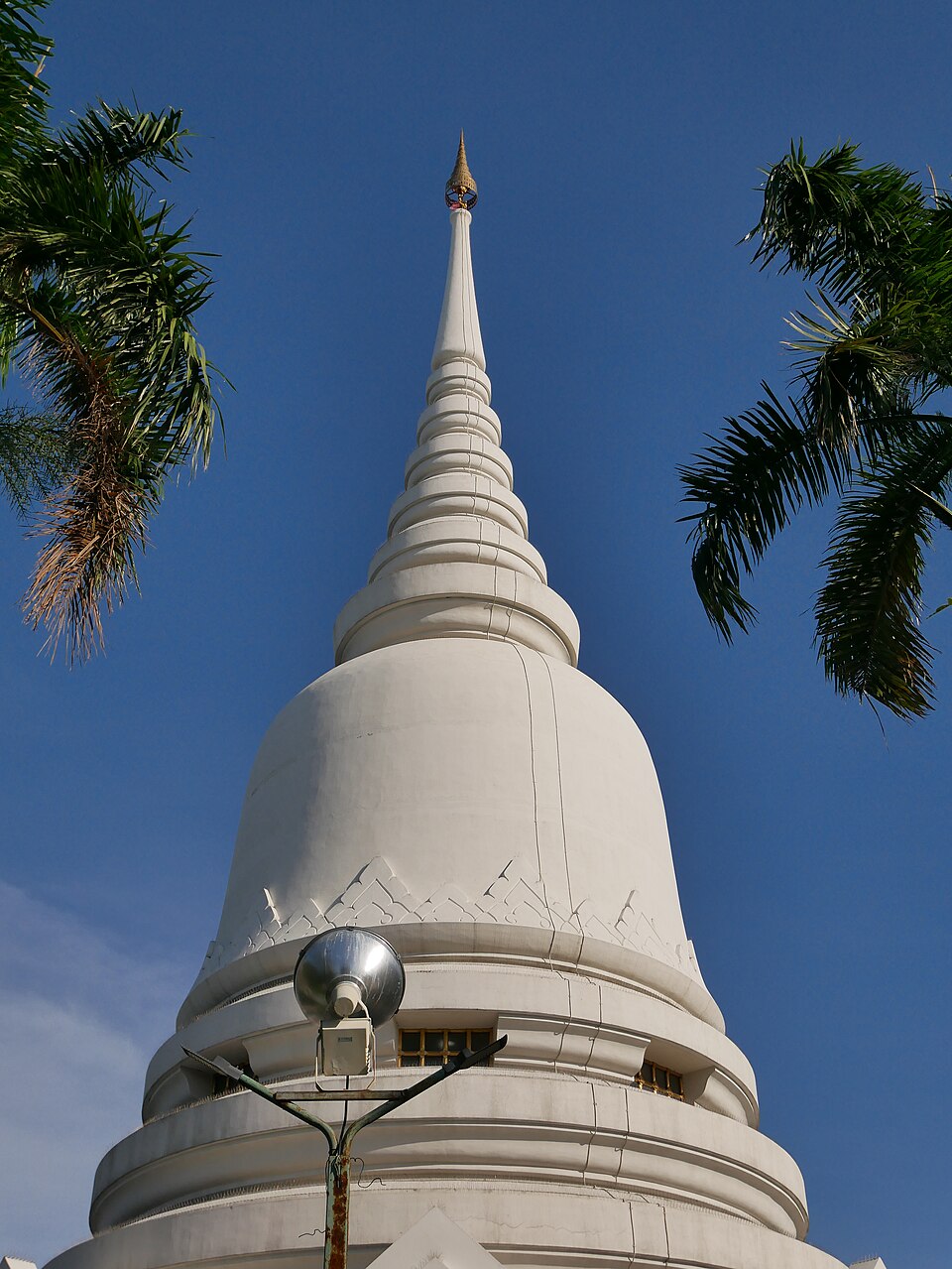 A photograph of Wat Phra Si Mahathat