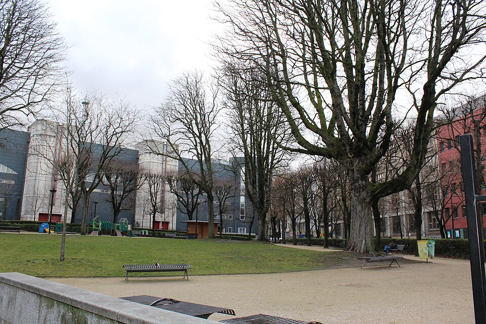 A photograph of square du Docteur-Variot